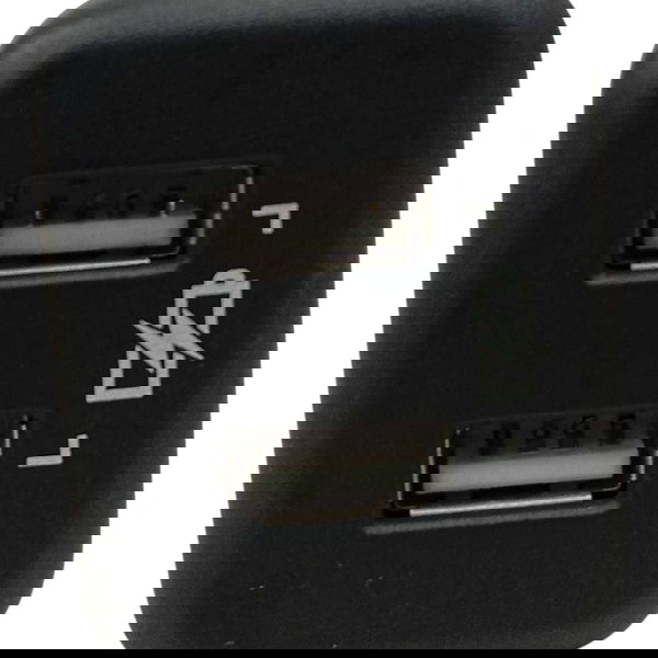 Tomada Usb Chvrolet Tracker 12t 2023 Preto