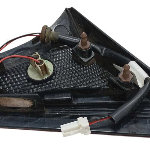 Lanterna Direita Tampa Traseira Nissan Kicks 2019  Direito/passageiro Vermelho