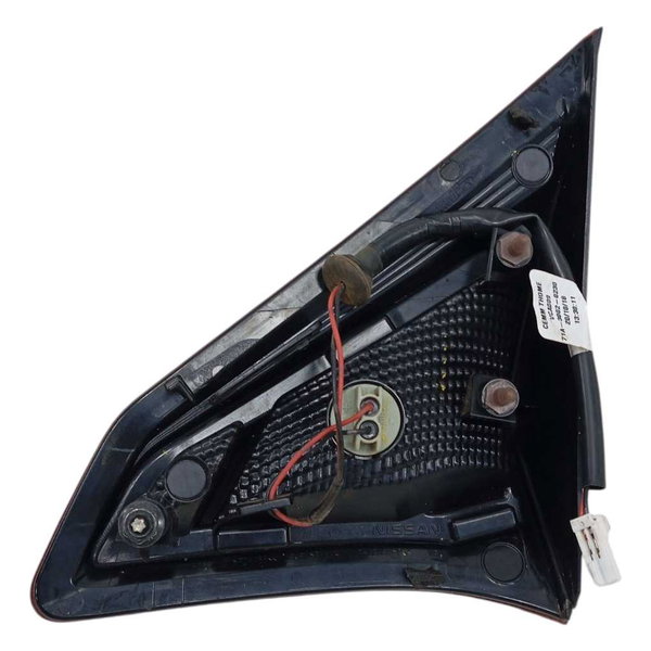 Lanterna Esquerda Tampa Traseira Nissan Kicks 2019  Direito/passageiro Vermelho