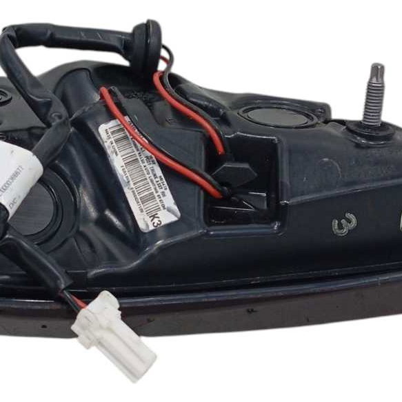 Lanterna Direita Tampa Traseira Nissan Kicks 2022 Direito/passageiro Vermelho