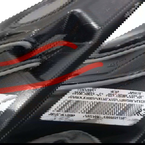 Lanterna Direita Tampa Traseira Nissan Kicks 2022 Direito/passageiro Vermelho