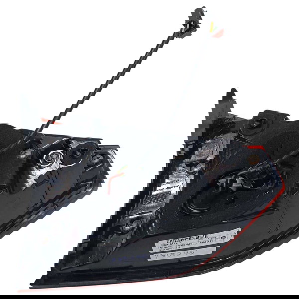 Lanterna Direita Tampa Traseira Chevrolet Tracker 12t 2023 Direito/passageiro Preto