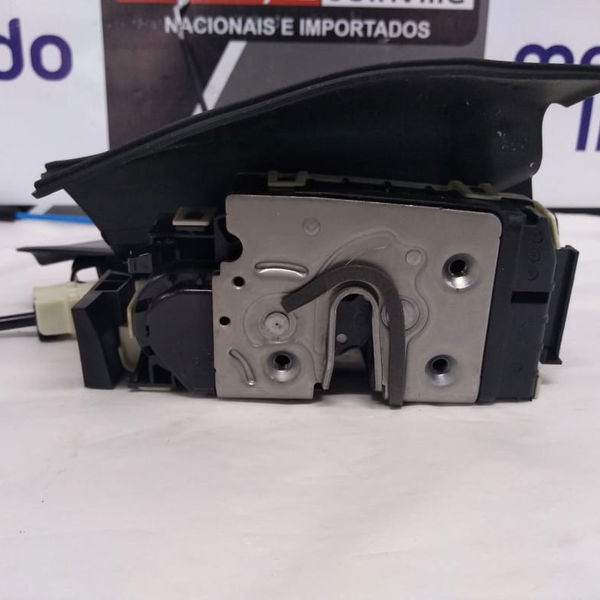 Fechadura Traseira Esq. Mercedes Benz C180 2012