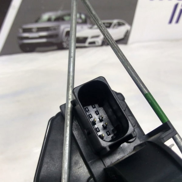 Fechadura Da Porta Dianteira Direita Gm Tracker Ltz 2018