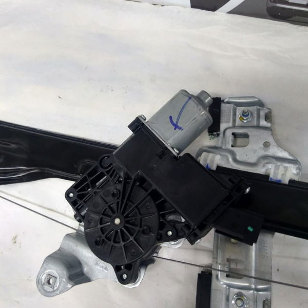 Maquina Vidro Dianteira Direita Gm Tracker Ltz 2018