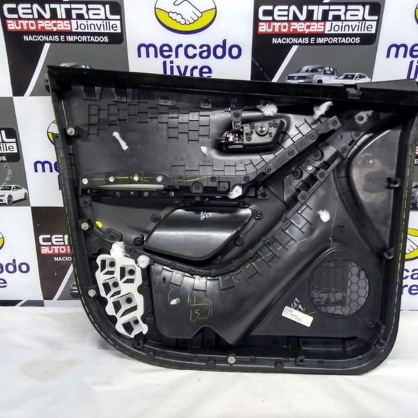 Forro De Porta Dianteiro Direito Gm Tracker Ltz Turbo 2018