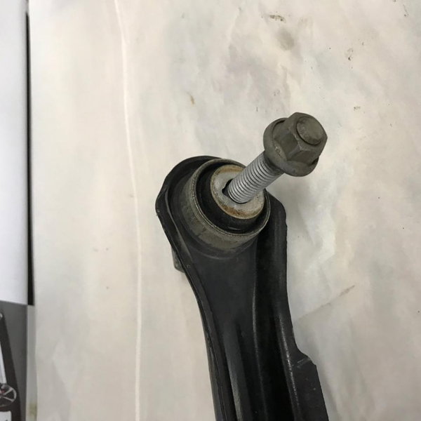 Braço Suspensão Traseira Esquerda Jeep Renegade 2014 (menor)