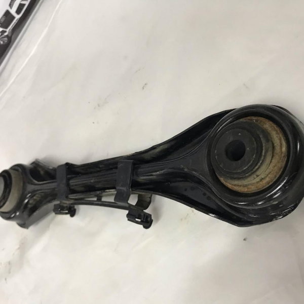 Braço Traseiro Lado Esquerdo Suspensão Bmw 320i 2011