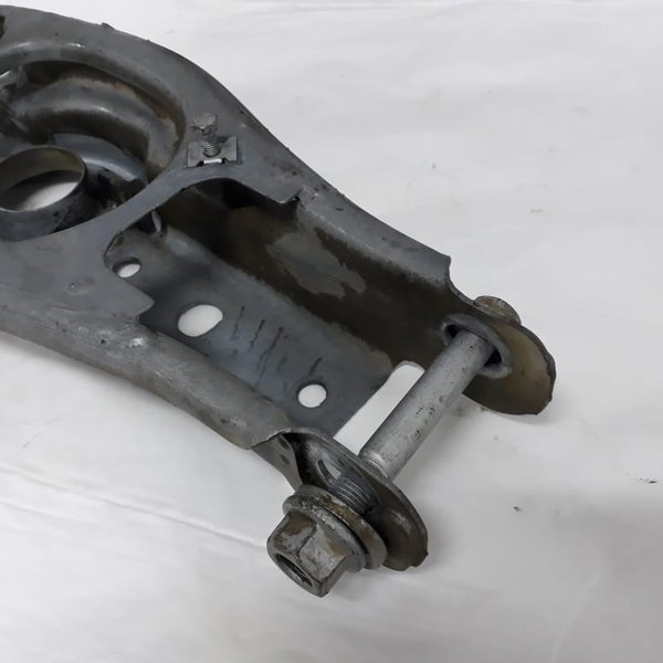 Bandeja Balança Traseira Esquerda Bmw 320i 2011