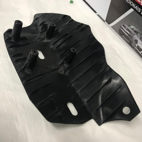 Protetor Bandeja Traseira Esquerda Bmw 320i 2015 Detalhe