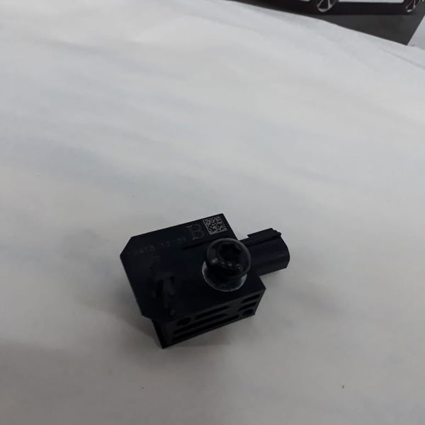 Sensor Impacto Dianteiro Gm Captiva 2013 Cod 13502577