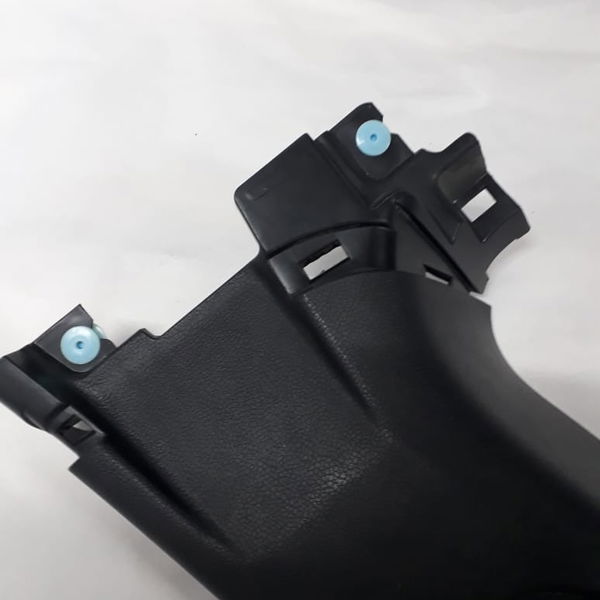 Moldura Coluna Cinto Esquerdo Hyundai Veloster 2013