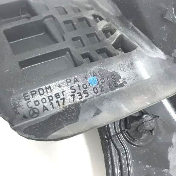 Vedação Vidro Porta Traseira Direita Mercedes Cla 200 2018
