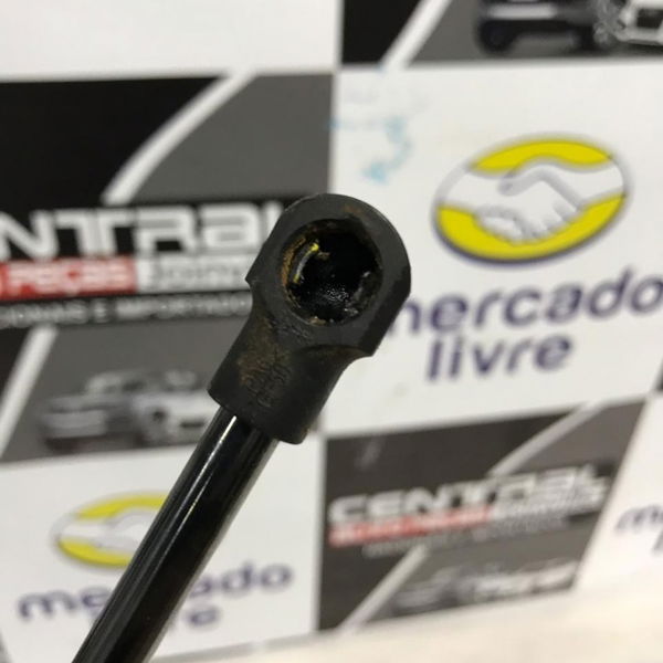 Amortecedor Direito Tampa Traseira Tracker Turbo 2017 2018