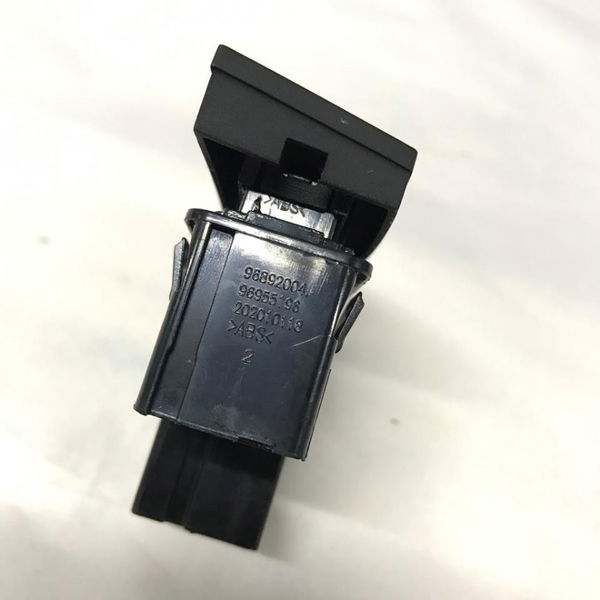 Interruptor Botão Pisca Alerta Gm Tracker Lt Turbo 2017 2018