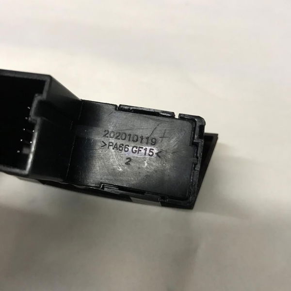 Interruptor Botão Pisca Alerta Gm Tracker Lt Turbo 2017 2018