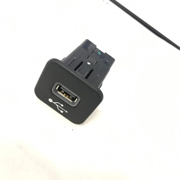 Botão Entrada Usb Trás Console Fiat Toro Diesel 2016 2017