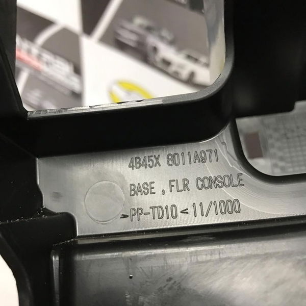 Suporte Base Fixação Console Central Outlander 2014 2015