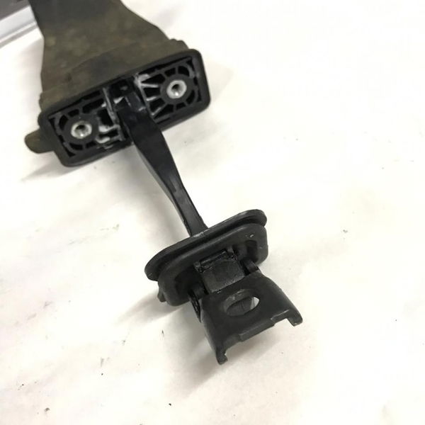 Limitador Porta Traseira Direita Golf Tsi 2014 2015 2016