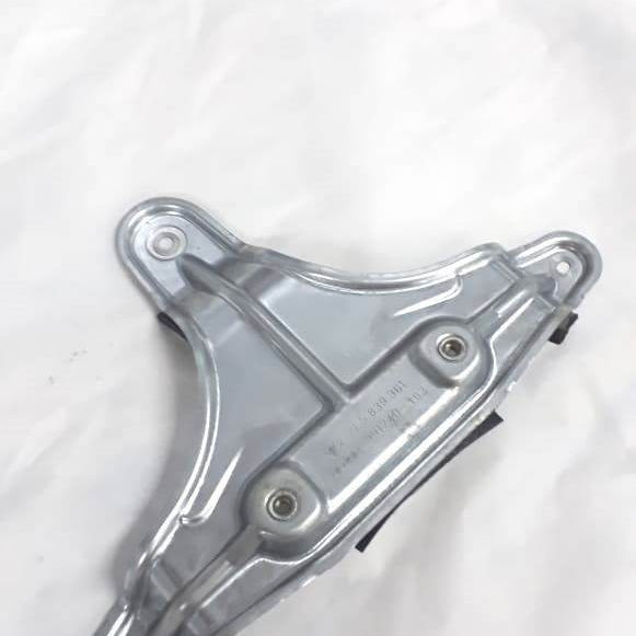 Suporte Máquina Vidro Traseira Direita Cayenne V8 2005 2006