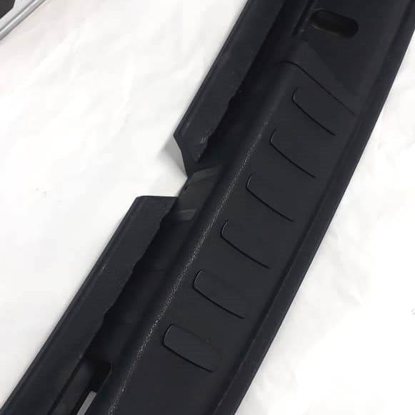 Acabamento Soleira Trava Porta Malas Bmw X1 Turbo 2012 2013