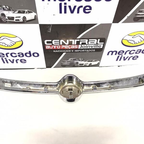 Friso Cromado Superior Fiat Toro 2017 Detalhe
