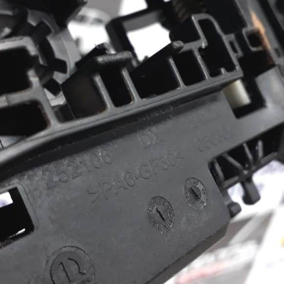 Suporte Maçaneta Porta Traseira Direita Fiat Toro 2019 2020