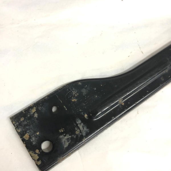 Travessa Suporte Inferior Radiador Motor Evoque 13 2014 2015