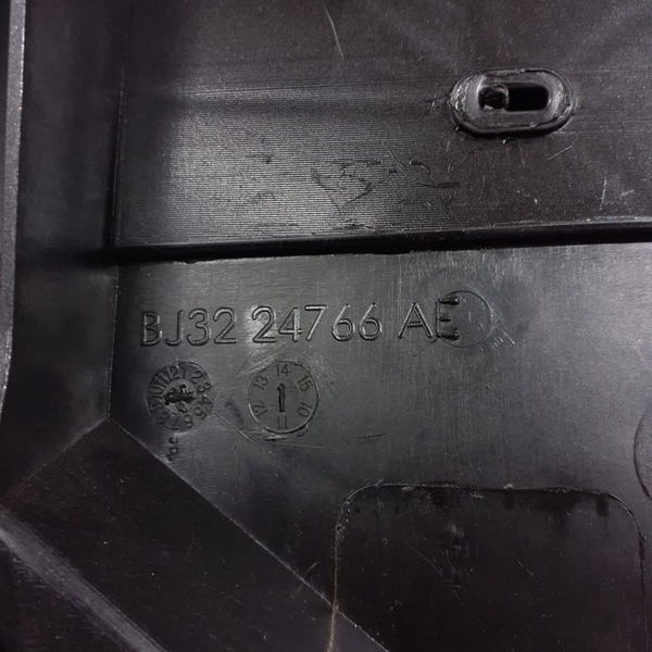 Suporte Alto Falante Porta Traseira Direita Evoque 2014 2015