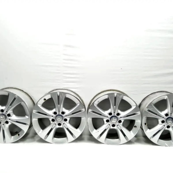 Jogo Roda Aro 17 Liga-leve R17 Mercedes C180 2015 (detalhe) Prata