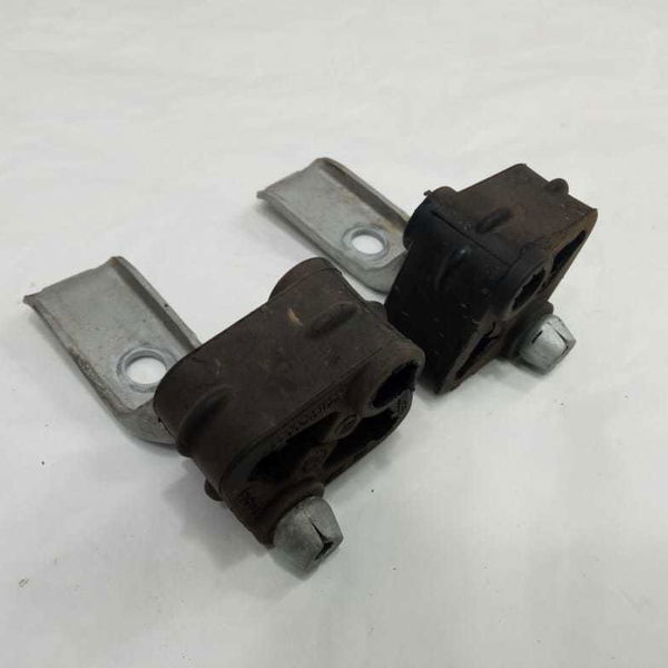 Suporte Coxim Escape Traseiro Mercedes Cla 180 2018 Unidade