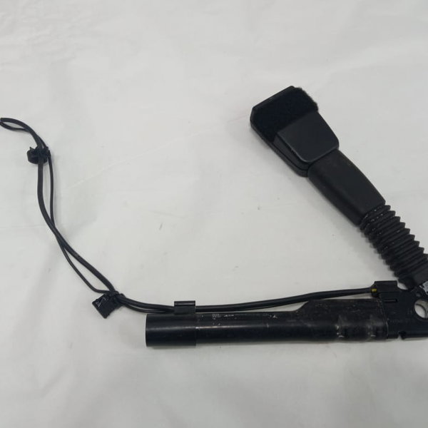 Engate Cinto Segurança Dianteiro Direito Bmw 118i 2012