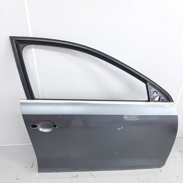 Porta Dianteira Direita Vw Jetta 2017 C/ Detalhe Prateado