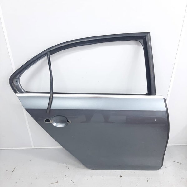 Porta Traseira Direita Vw Jetta 2017 211 Cv C/ Detalhe Prateado