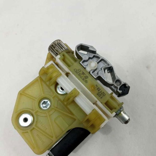 Suporte Atuador Esquerdo Mercedes Cla 180 2018 937870