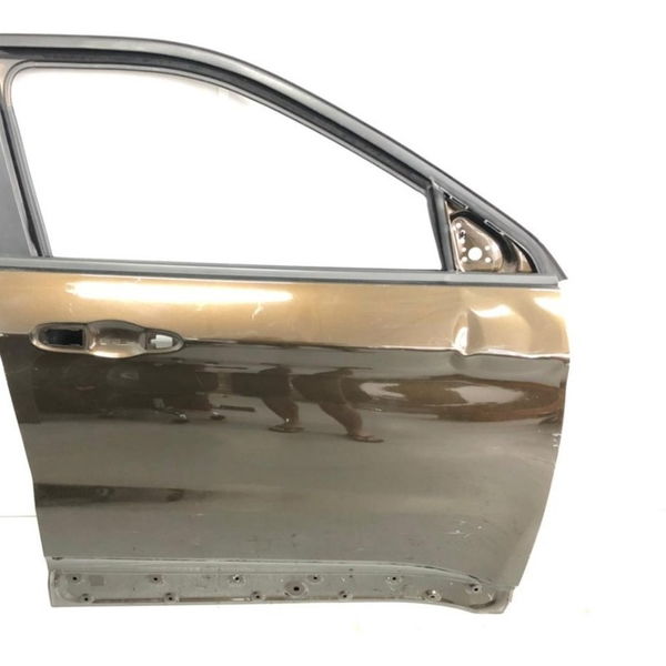 Porta Lata Dianteira Direita Fiat Toro 2017 Usada C/detalhe