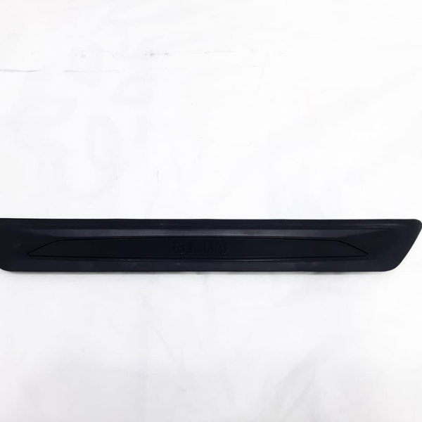 Soleira Porta Dianteira Direita Bmw 320 2015 Usado