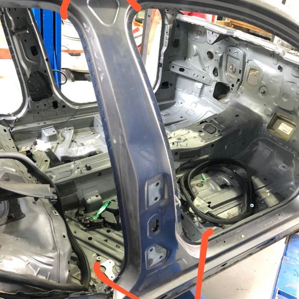 Coluna Central T Lado Direito Mercedes A200 2014