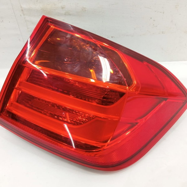 Lanterna Traseira Lateral Direito Bmw 320i 2015 7372784-02 Direito/passageiro