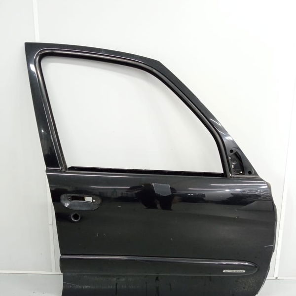 Porta Lata Dianteira Dir. Citroen Xsara Picasso 2004 Detalhe