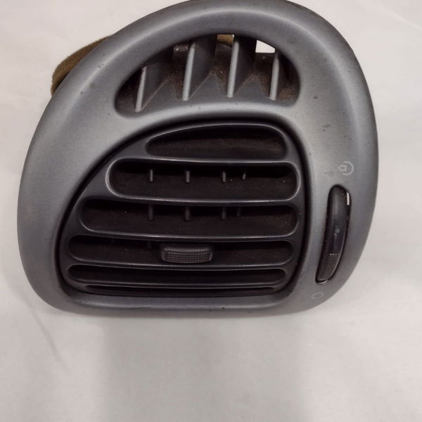 Difusor De Ar Esquerdo Xsara Picasso 2004 9631280177