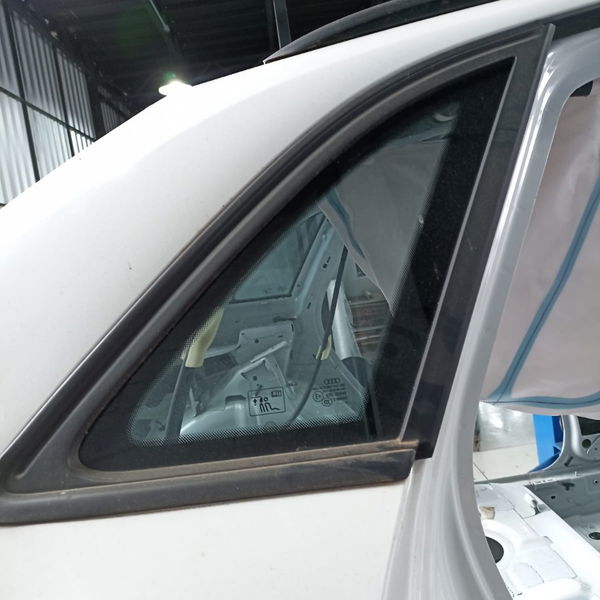 Vidro Fixo Óculos Traseiro Direito Audi Q3 2016