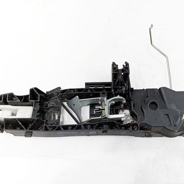 Suporte Maçaneta Dianteira Esquerda Mercedes C180 2015