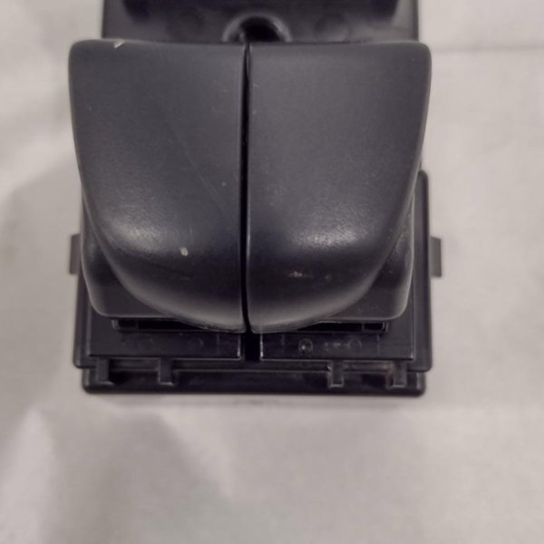 Botão Vidro Trava Dianteira Esquerda Nissan Kicks 2021