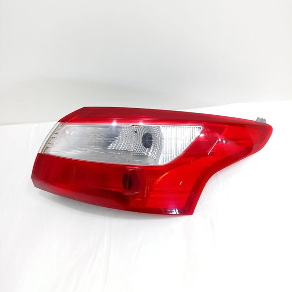 Lanterna Traseira Direita Ford Focus 2014 Detalhe Sedan Direito