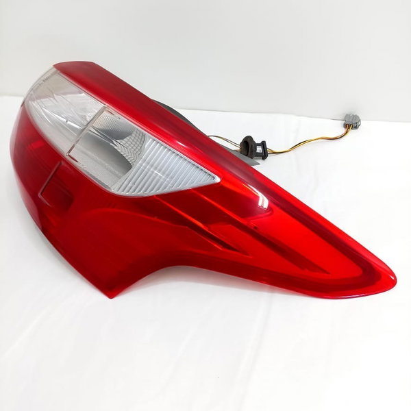 Lanterna Traseira Direita Ford Focus 2014 Detalhe Sedan Direito