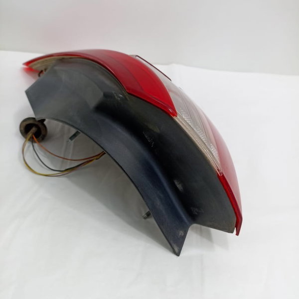 Lanterna Traseira Direita Ford Focus 2014 Detalhe Sedan Direito