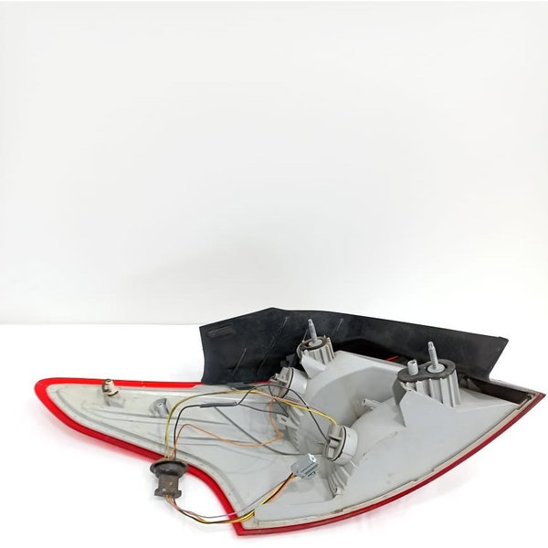 Lanterna Traseira Direita Ford Focus 2014 Detalhe Sedan Direito