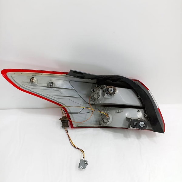 Lanterna Traseira Direita Ford Focus 2014 Detalhe Sedan Direito