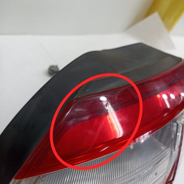 Lanterna Traseira Direita Ford Focus 2014 Detalhe Sedan Direito